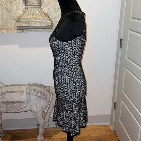 Guess Marciano sleeveless tank  knit dress midi flutter bottom Sz XS - Picture 2 of 8